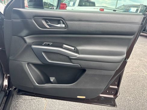 Used 2022 Nissan Pathfinder SL w/ SL Black Package FWD image 15