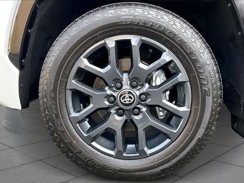 Used 2025 Toyota Sequoia Platinum image 9