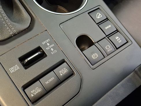 Certified 2023 Toyota Highlander XLE image 27