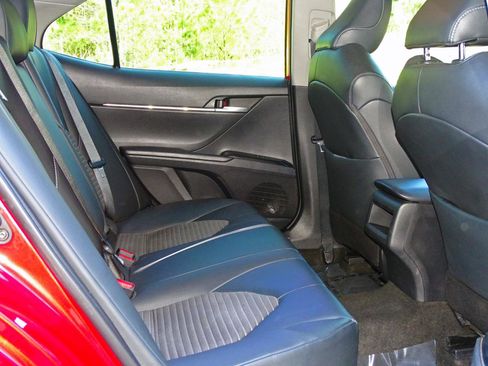 Used 2019 Toyota Camry SE w/ Carpet Mat Package image 17