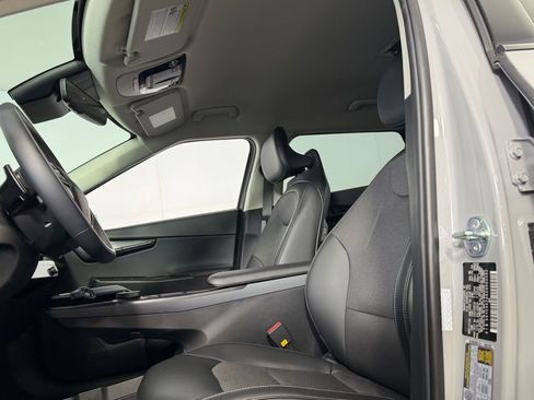 Used 2025 Kia EV6 Light w/ Light LR Technology Package image 21
