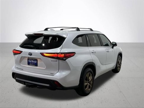 Used 2023 Toyota Highlander Bronze Edition image 10
