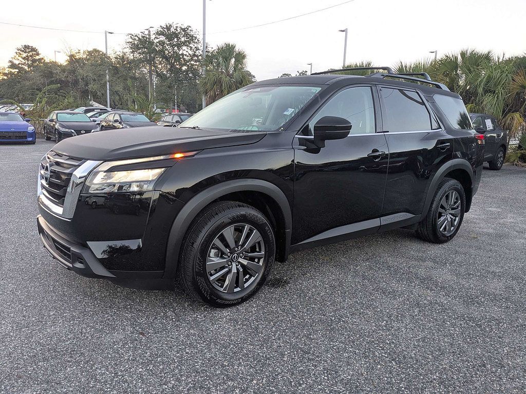 Used 2025 Nissan Pathfinder SV FWD image 9