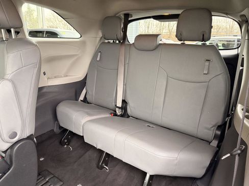 Used 2024 Toyota Sienna XLE image 32