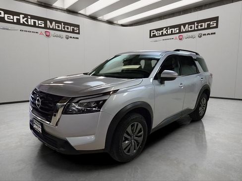Used 2025 Nissan Pathfinder SV AWD/4WD image 1
