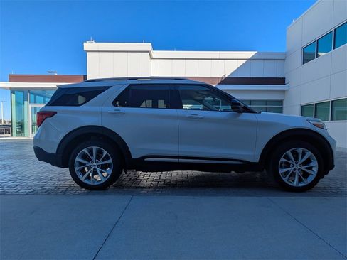 Used 2023 Ford Explorer Platinum w/ Technology Package image 3
