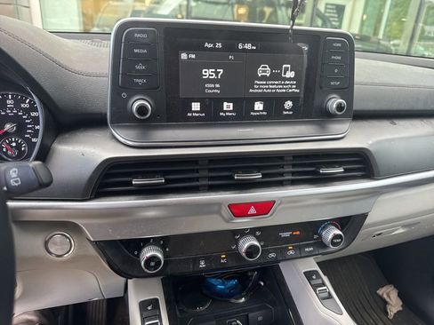 Used 2021 Kia Telluride S FWD image 2