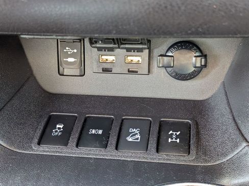 Used 2019 Toyota Highlander Limited image 27