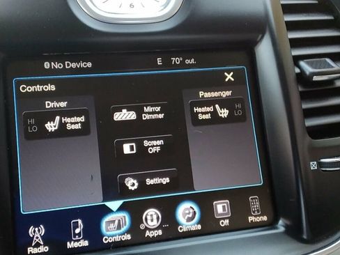 Used 2015 Chrysler 300 Limited w/ Driver Convenience Group image 19