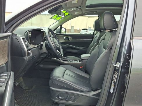 Certified 2023 Kia Sorento S w/ Panoramic Sunroof Package AWD/4WD image 3