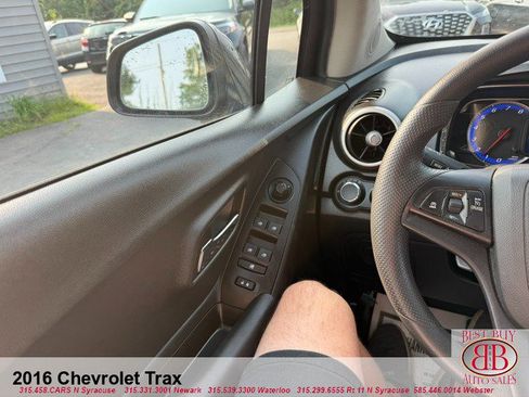 Used 2016 Chevrolet Trax LT AWD/4WD image 11