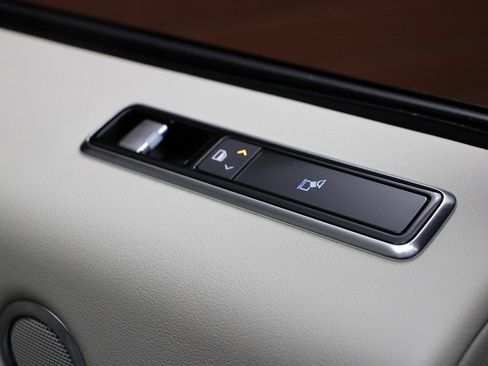 Used 2018 Land Rover Range Rover image 26