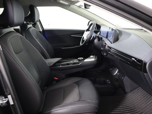 Used 2024 Kia EV6 Light RWD image 18