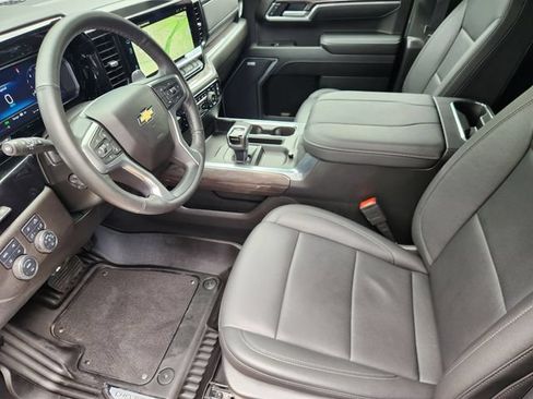 Used 2025 Chevrolet Silverado 1500 LTZ w/ Technology Package AWD/4WD image 4