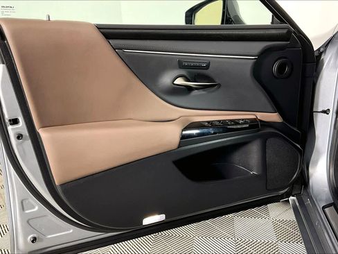 Used 2025 Lexus ES 300h w/ Premium Package image 20