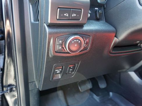 Used 2019 Ford F150 Lariat w/ Equipment Group 502A Luxury AWD/4WD image 17
