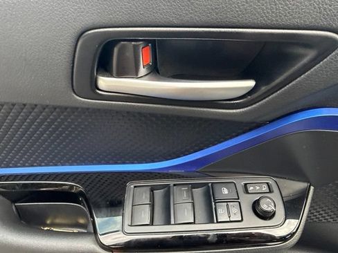 Used 2020 Toyota C-HR XLE FWD image 11