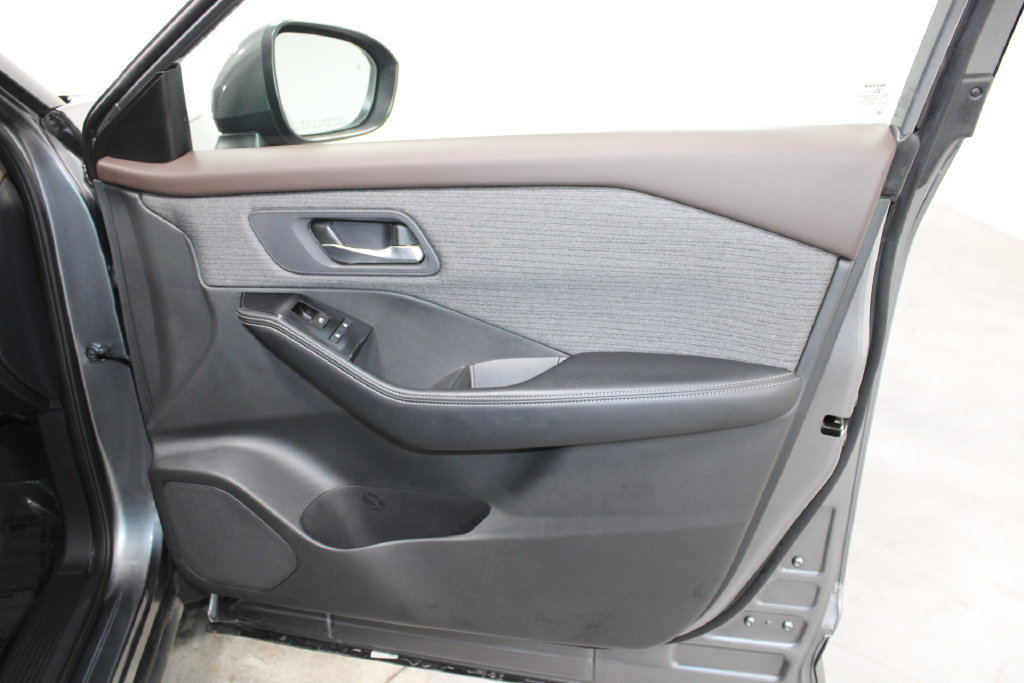 Used 2023 Nissan Rogue SV AWD/4WD image 23