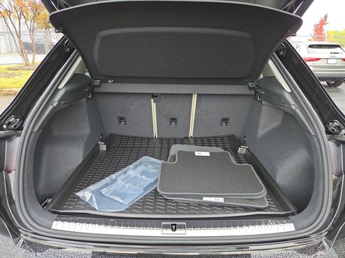 New 2025 Audi Q3 2.0T Premium image 19