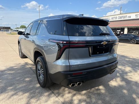 Used 2024 Chevrolet Traverse LS FWD image 5