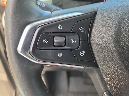 Used 2024 Chevrolet Trax LT w/ Driver Confidence Package FWD image 28