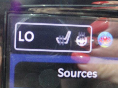 Used 2021 Chrysler Pacifica Touring-L image 21