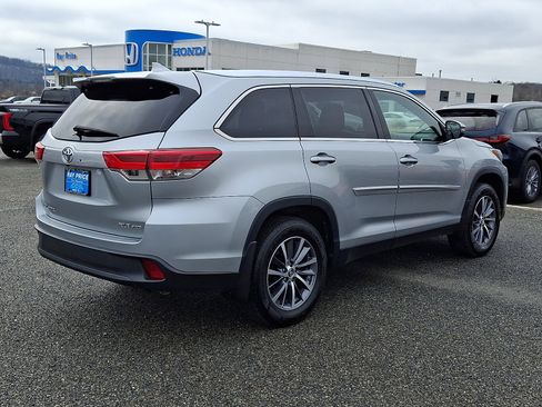 Used 2019 Toyota Highlander XLE image 6