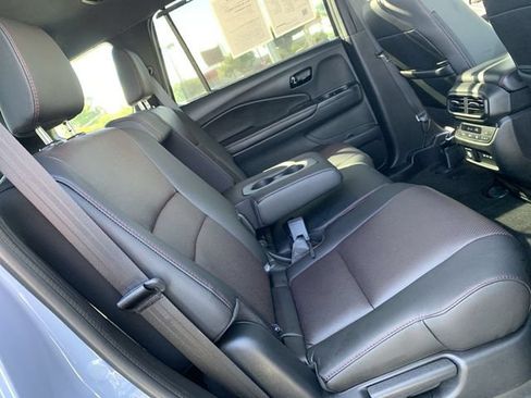 Used 2025 Honda Passport Black Edition image 12