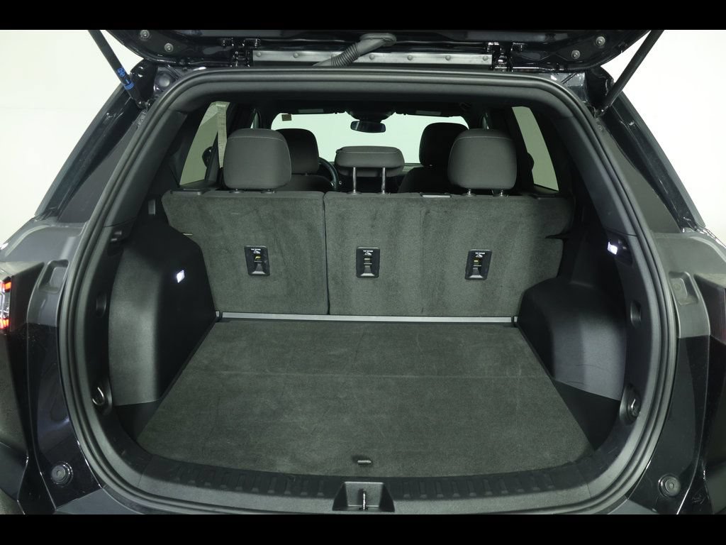 Used 2025 Chevrolet Equinox LT FWD image 11