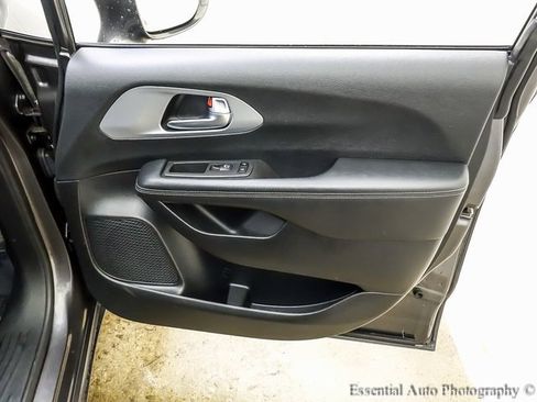 Used 2020 Chrysler Pacifica Limited w/ Advanced Safetytec Group image 22