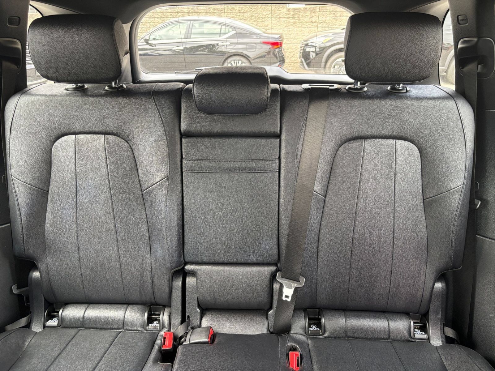 Used 2025 Mercedes-Benz GLB 250 4MATIC image 39