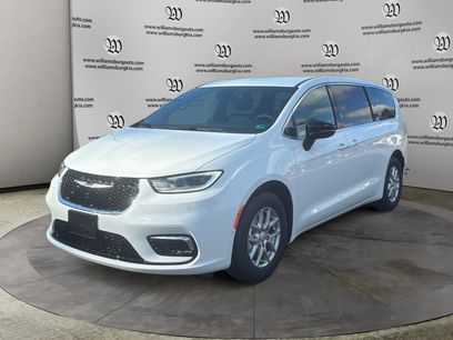 New 2026 Chrysler Pacifica Select