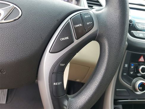 Used 2016 Hyundai Elantra SE image 24