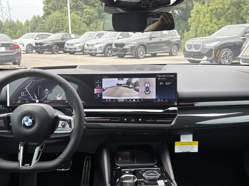 Used 2026 BMW 530i xDrive w/ M Sport Package image 28