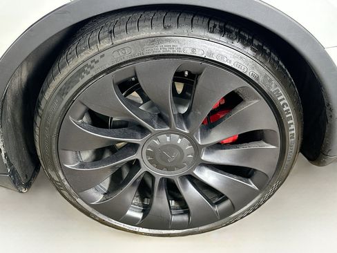 Used 2023 Tesla Model Y Performance image 11