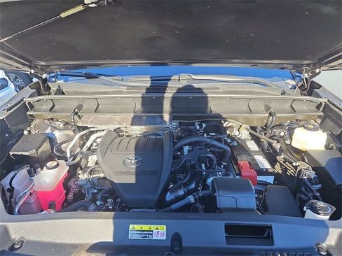 Used 2023 Toyota Highlander LE image 31