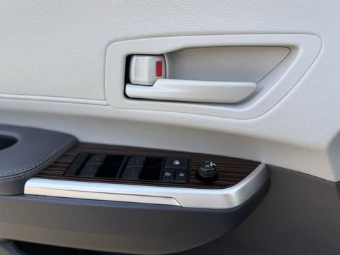 Used 2021 Toyota Sienna LE image 16