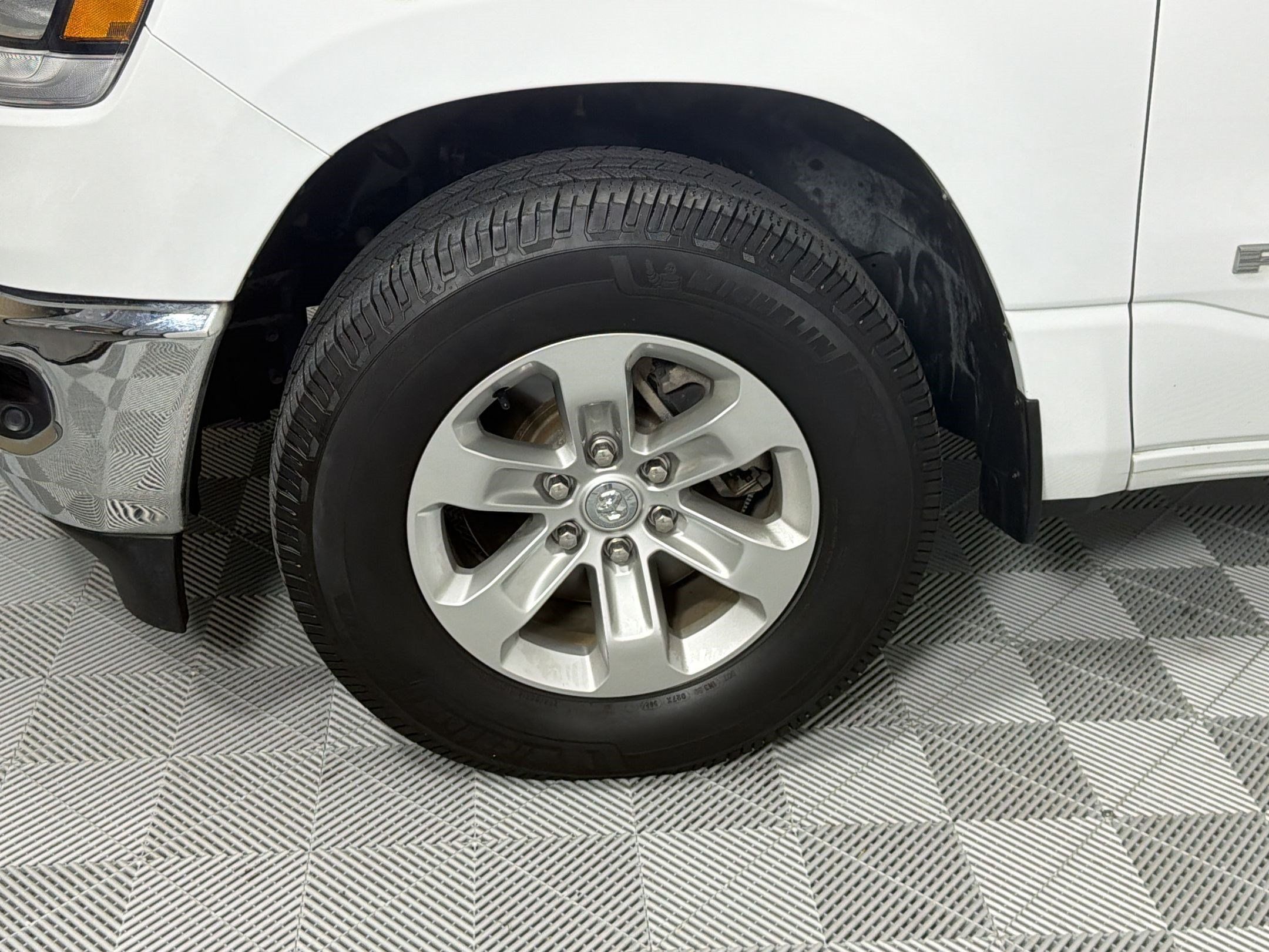 Used 2024 RAM 1500 Laramie AWD/4WD image 12