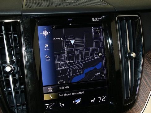 Used 2021 Volvo XC60 T5 Momentum w/ Protection Package image 18