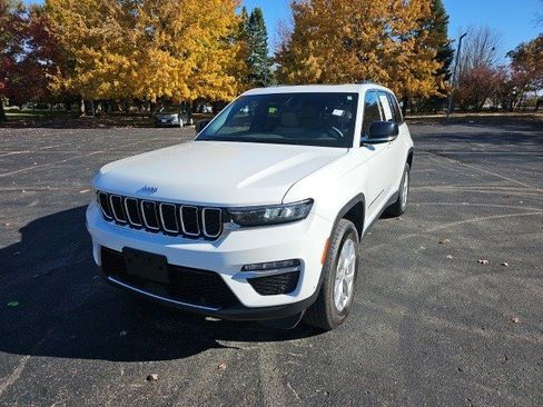 Used 2023 Jeep Grand Cherokee Limited w/ Luxury Tech Group II image 2