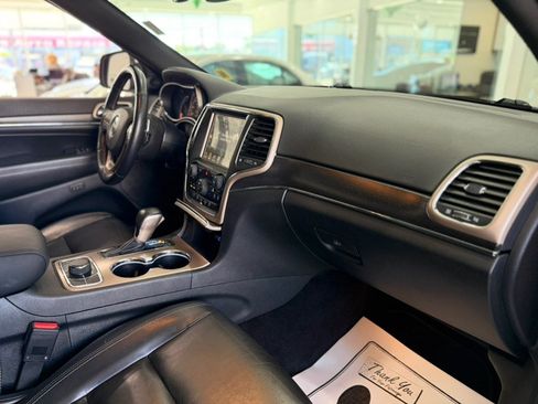 Used 2017 Jeep Grand Cherokee Limited AWD/4WD image 17