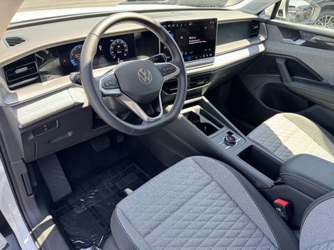 Certified 2025 Volkswagen Tiguan S FWD image 15
