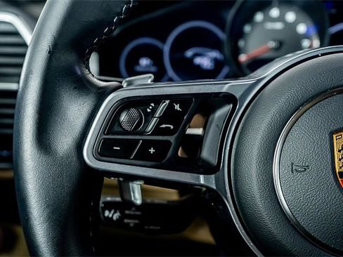 Used 2022 Porsche Cayenne S image 8