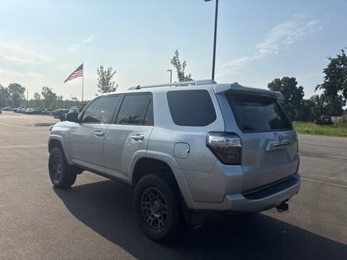 Used 2016 Toyota 4Runner SR5 AWD/4WD image 3
