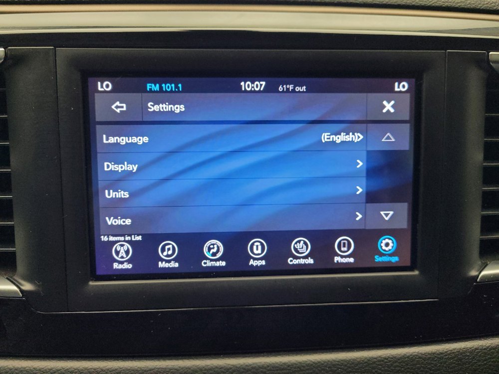 Used 2018 Chrysler Pacifica Touring-L FWD image 25