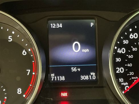 Used 2018 Volkswagen Tiguan SE image 15