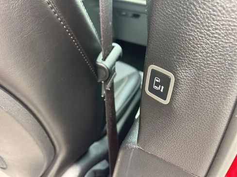 Used 2025 Chrysler Pacifica Select FWD image 10