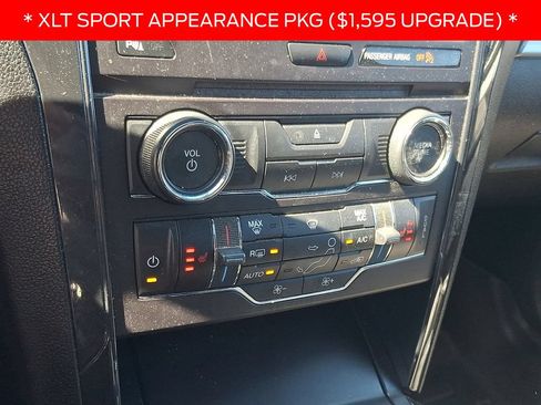 Used 2017 Ford Explorer XLT w/ Equipment Group 202A AWD/4WD image 17