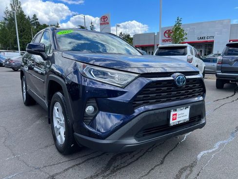 Certified 2020 Toyota RAV4 XLE w/ Convenience Package AWD/4WD image 1