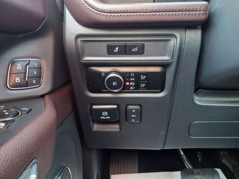 Used 2024 Ford Expedition Limited image 28